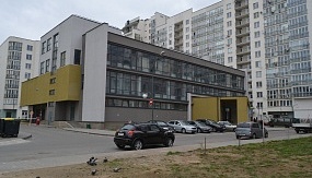 Административное здание. г. Минск, ул. Авакяна. Витражи F50, двери W62.